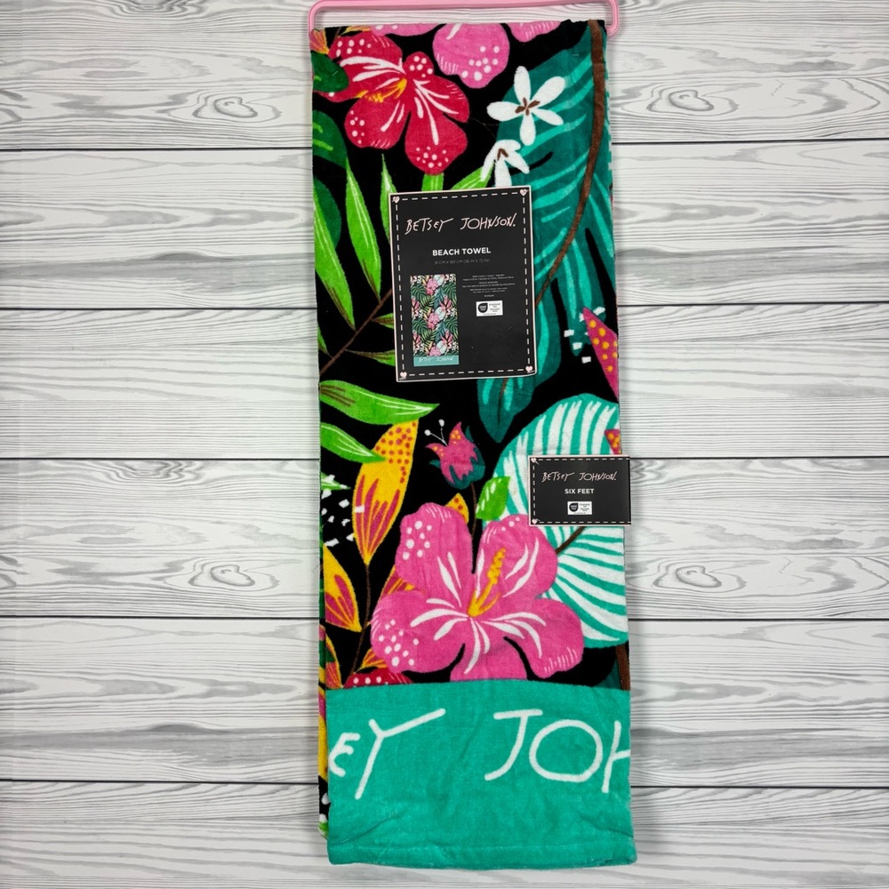 Betsey Johnson Floral Hibiscus Beach Towel NWT